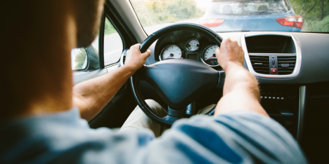 "Ciegos a Manejar": la experiencia que permitió a más de 200 chilenos conducir por primera vez