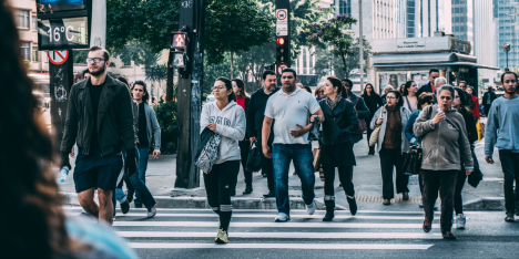 Entre los más optimistas del mundo: así proyectan los chilenos el 2026