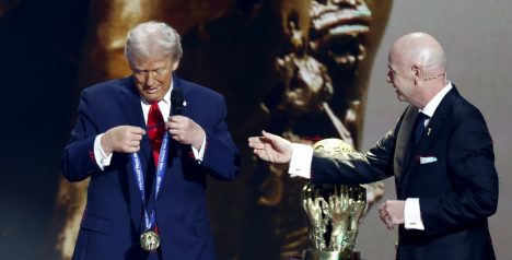 Premio FIFA a Trump desata críticas por operativos militares y políticas migratorias en EEUU