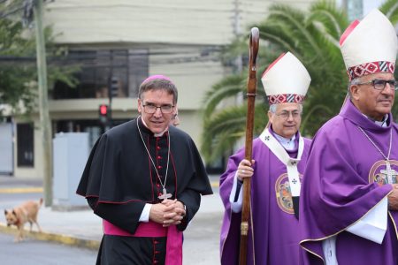 El quebrado vínculo que unió al nuevo obispo de Chillán con Karadima