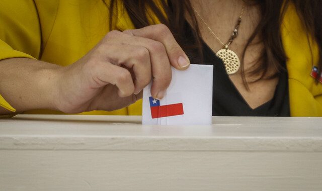 Nuevas radicalidades en Chile y Francia: expertos internacionales analizan recomposiciones políticas