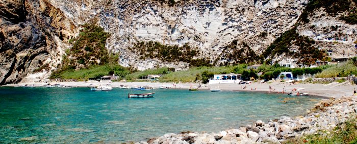 Así es Palmarola, la isla más desconocida de Italia que solo se puede visitar por mar