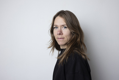 Relaciones en la era digital: socióloga explica que “la intimidad tiene implicancias sociales”