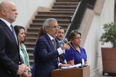 Ministro Cordero defendió prohibición de gremios en Gendarmería