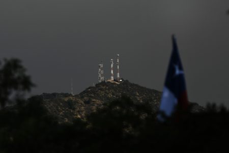 Incendio en Tiltil consume más de 800 ha: llaman a crianceros y ganaderos a coordinar evacuación