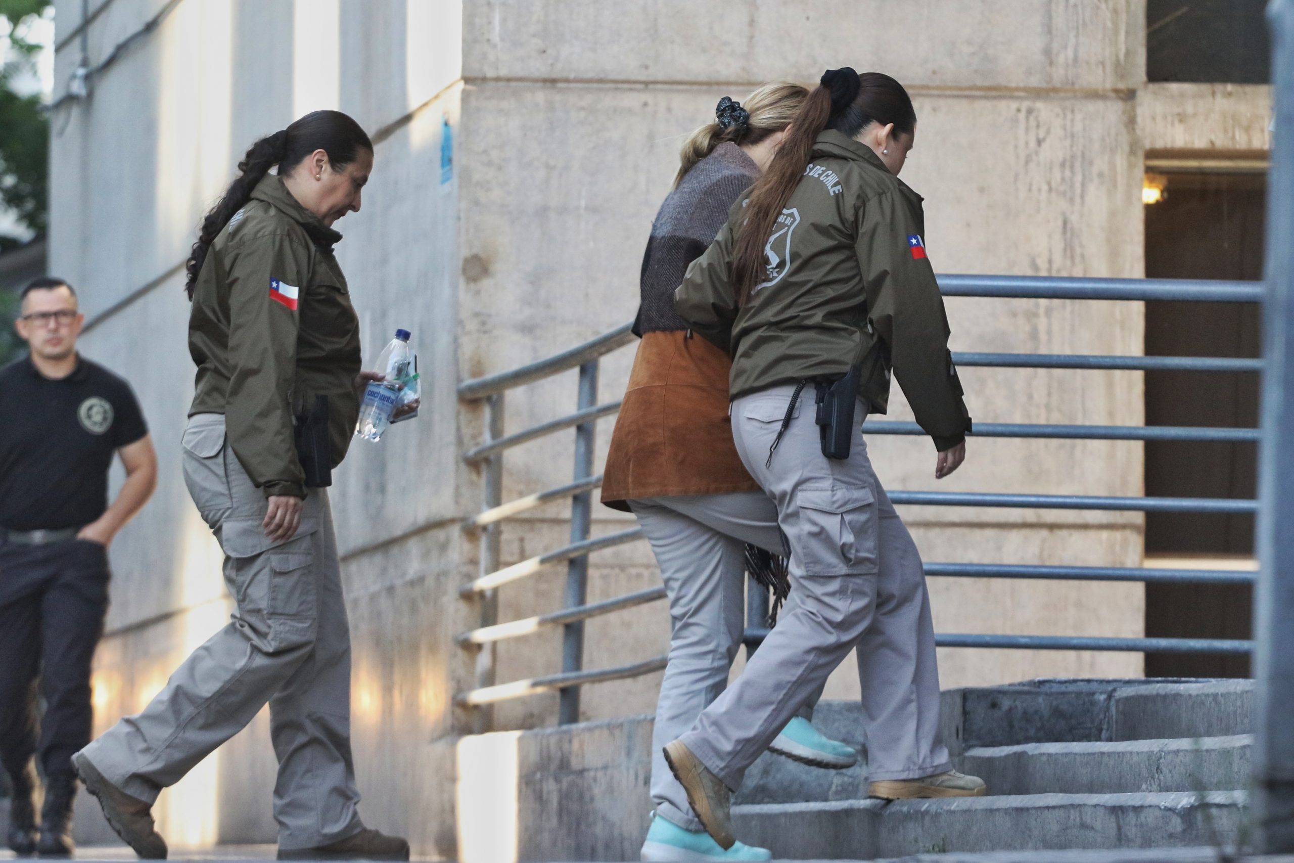La ex ministra de la Corre Suprema, Angela Vivanco, es conducida al Centro de Justicia, para ser Formalizada, en el Marco de la investigación del caso Muñeca Bielorrusa, por lavado de activos y cohecho.FOTO: SEBASTIÁN BELTRÁN GAETE / AGENCIAUNO