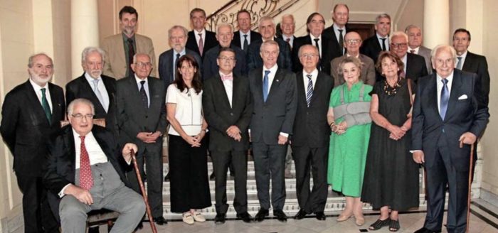 La sarcástica columna de Carlos Peña sobre la reunión de J. A. Kast con académicos