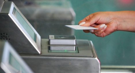 Cómo funcionará el pago con tarjetas bancarias en el Metro de Santiago