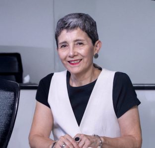 Escritora Rossana Dresdner: "Toda memoria, personal o colectiva, es una suerte de guión construido"