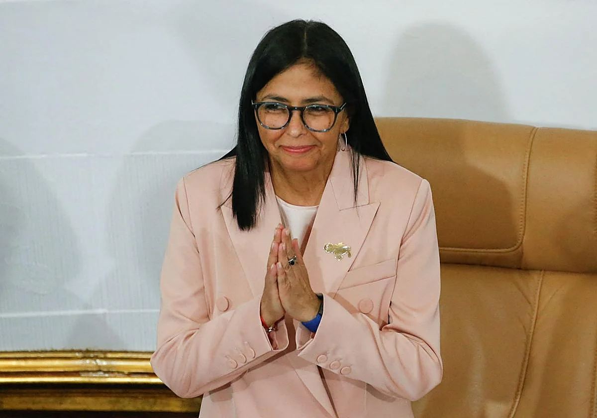 Quién es Delcy Rodríguez, la sucesora de Maduro en la presidencia de Venezuela tras su detención