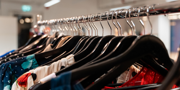 El caos de las tallas en Chile: sin reglas claras, comprar ropa se vuelve una experiencia excluyente