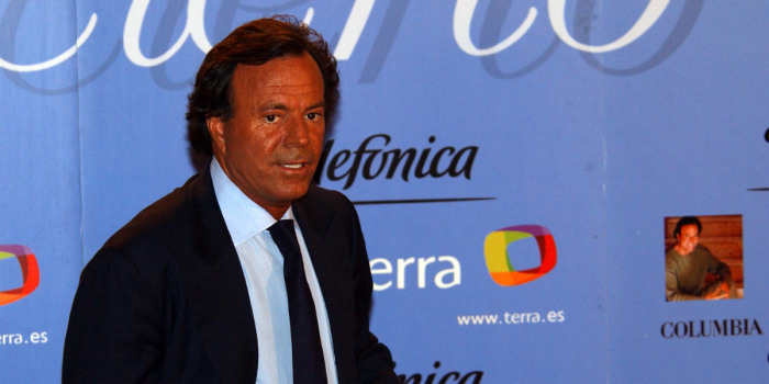 Denuncias contra Julio Iglesias suman nuevos antecedentes y abren debate institucional en España