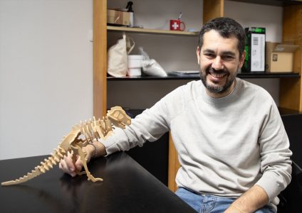 Un estudio revela cómo corrían los dinosaurios tras analizar sus huellas