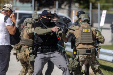 ¿Quiénes son los enmascarados del ICE?