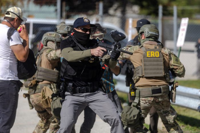 ¿Quiénes son los enmascarados del ICE?