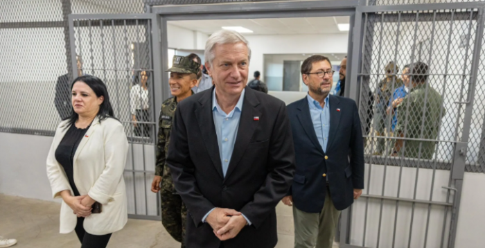 Kast se reúne con Bukele y explora cooperación en seguridad y sistema penitenciario