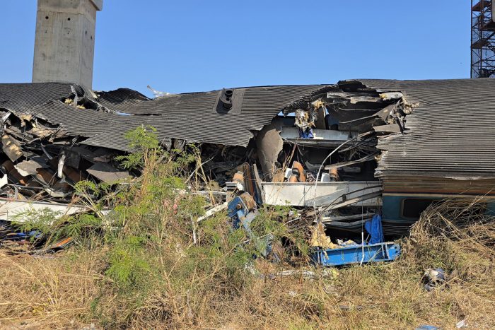 Al menos 32 muertos tras accidente de tren con una grúa en Tailandia