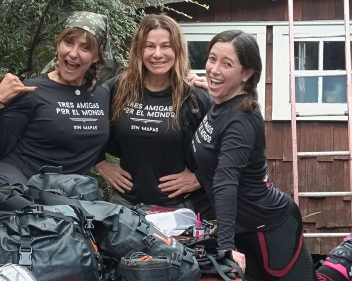 Tres mujeres recorren la Carretera Austral en moto y cruzan el extremo sur de Chile