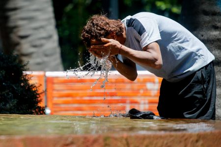 Vuelve el calor extremo a Santiago este fin de semana: revisa horas y zonas más afectadas