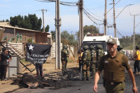 Carabinero es herido a bala durante segundo día de desalojo de la megatoma de San Antonio