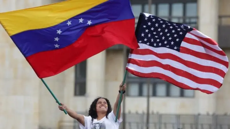 "Ahora que se fue, ¿qué va a pasar?": la preocupación de los venezolanos en EEUU por su futuro