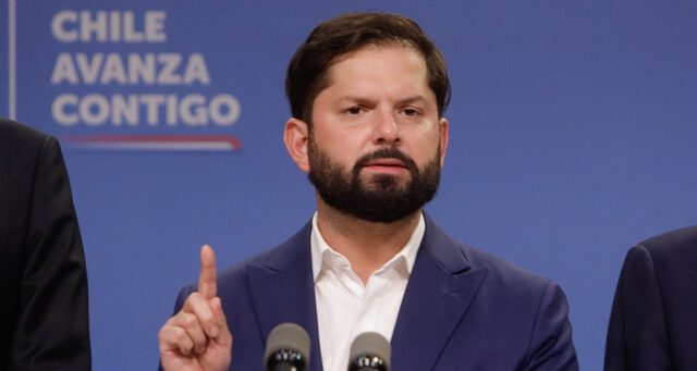 Presidente Boric: "La izquierda que solo le echa la culpa al adversario está condenada a diluirse"