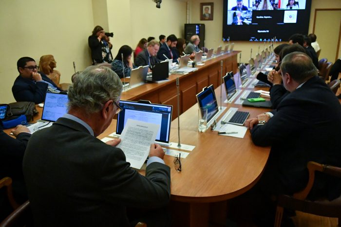 Reforma al sistema político avanza, pero su despacho se posterga hasta marzo