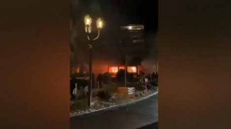 Incendio en un bar en el corazón de los Alpes suizos deja cuarenta muertos y 115 heridos