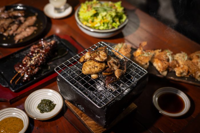 Hospitalidad japonesa que se ahuma en la parrilla