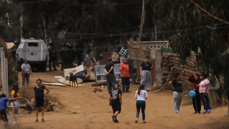 Violencia y disparos marcan desalojo de megatoma en San Antonio