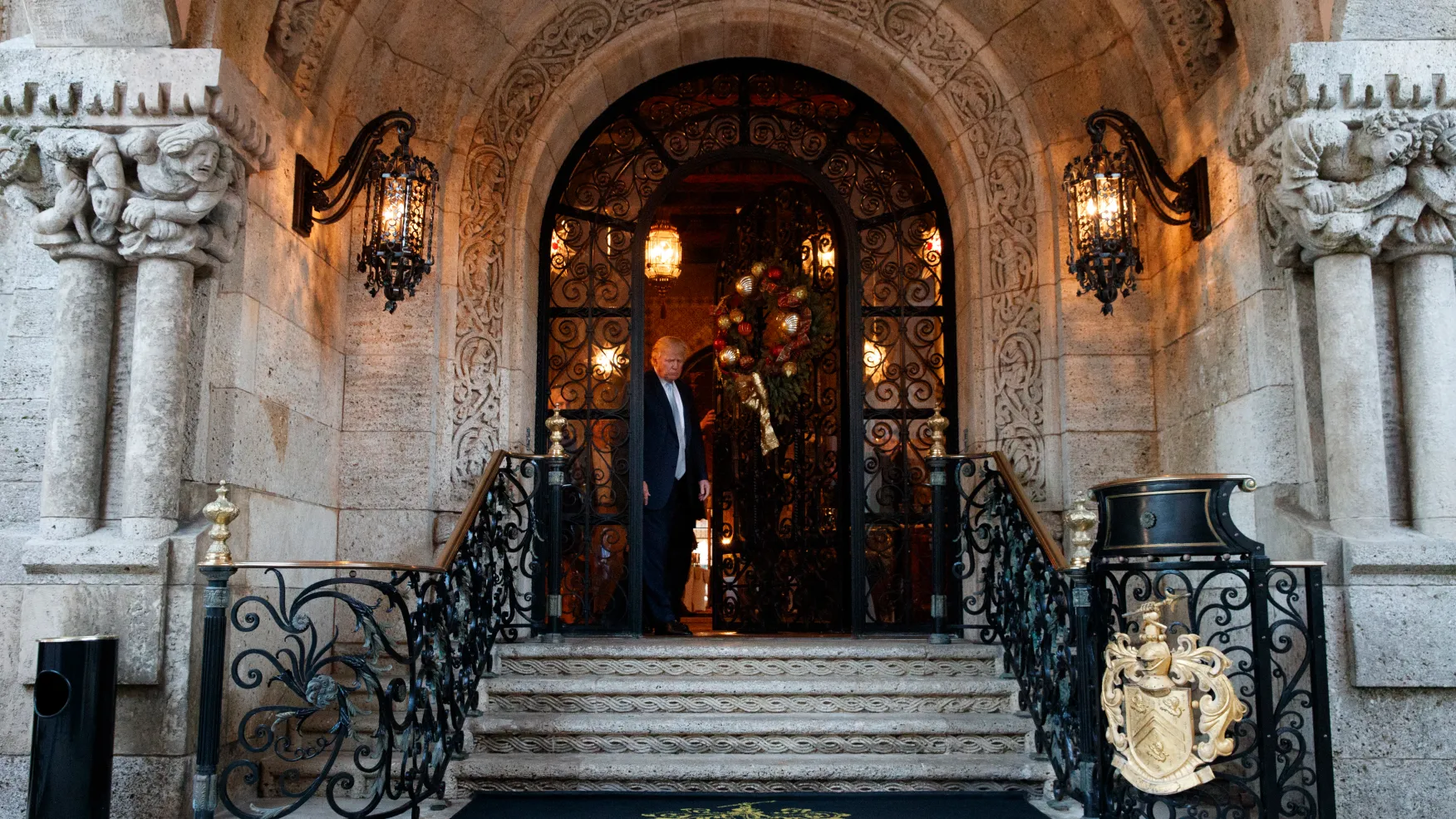 Servicio secreto mata a sujeto armado que irrumpió en residencia de Trump en Florida