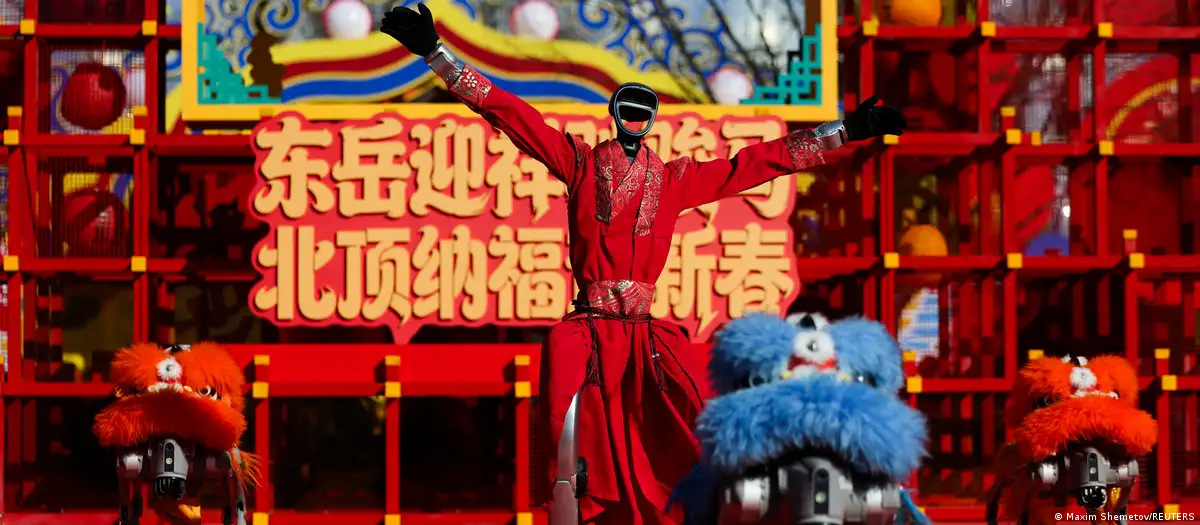 Robots humanoides chinos mejorados asombran al mundo