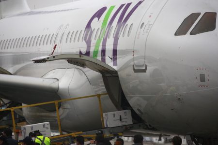 Paro general en Argentina obliga a aerolíneas a cancelar y reprogramar vuelos desde y hacia Chile