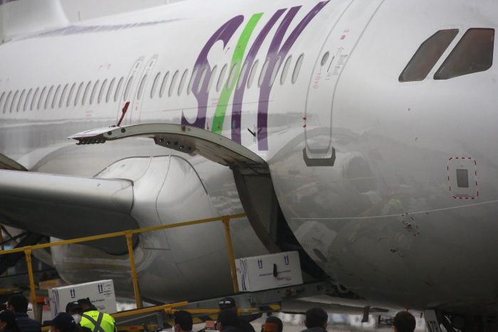 Paro general en Argentina obliga a aerolíneas a cancelar y reprogramar vuelos desde y hacia Chile