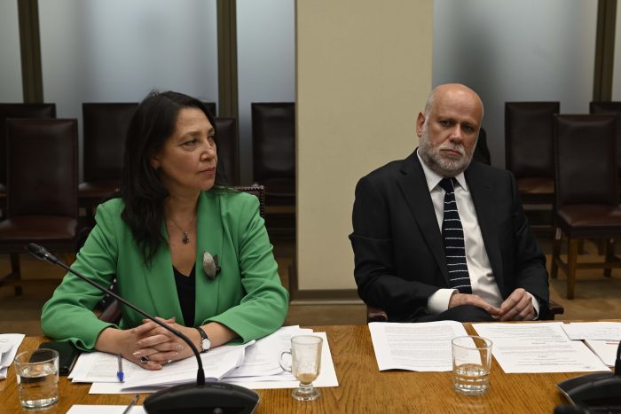 Verdades a medias de Muñoz salpican al Gobierno: hay inconsistencia en el relato de Elizalde y Lobos