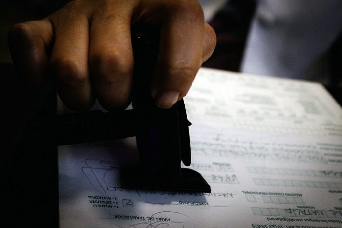 Escaso castigo por mal uso de licencias médicas: menos de mil sanciones en 25 mil sumarios en curso