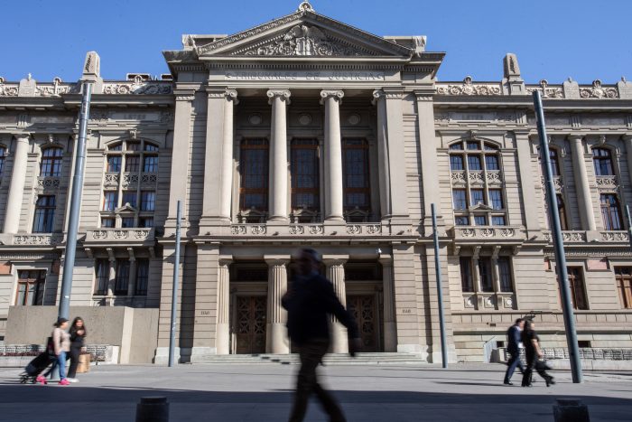 Suprema ordena a Fonasa evaluar ingreso de pareja del mismo sexo a programa de fertilización