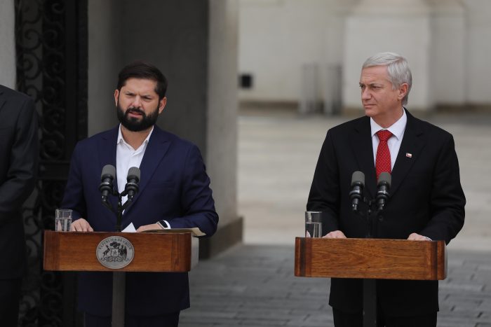 Pisando huevos: Kast refuerza coordinación con La Moneda por "cablegate"