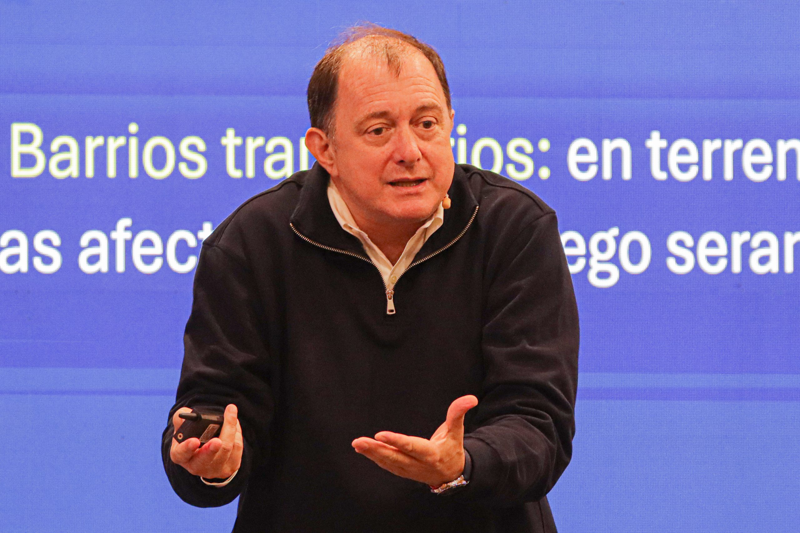 Poduje enfría choque con Quiroz y afirma que los recortes en Vivienda los definirá su ministerio