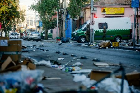 Enfrentamientos y barricadas marcan nueva jornada de operativo en barrio Meiggs