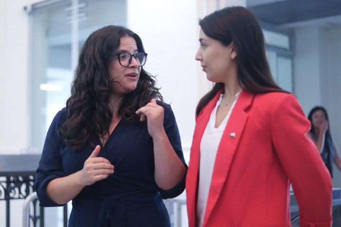 Sin ahondar en aborto, Orellana y Marín sostienen reunión bilateral por el Ministerio de la Mujer