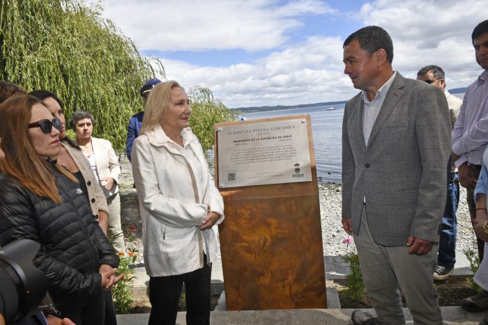Familia recuerda a Piñera con misa y placa en Lago Ranco a dos años de su muerte