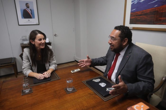 Cataldo y Arzola inician transición en Educación con foco en incendios y debates pendientes