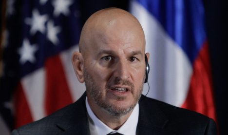 Embajador Judd, en modo Trump: sanción se debió a que Chile no tomó medidas ante “actores malignos”