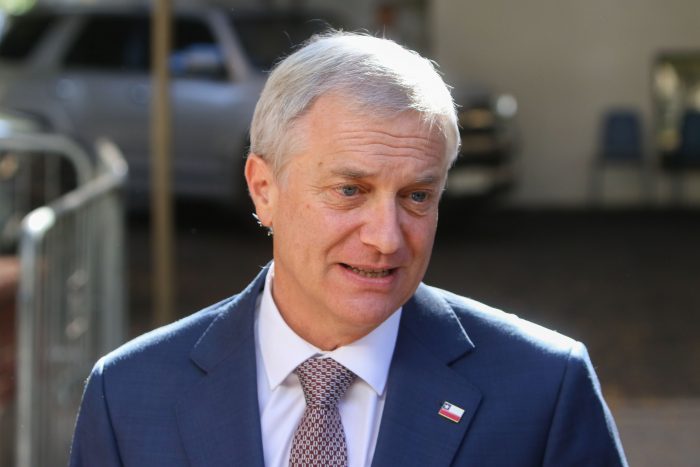 Kast pide “aclarar situaciones” tras conflicto entre Chile y EEUU por cable submarino