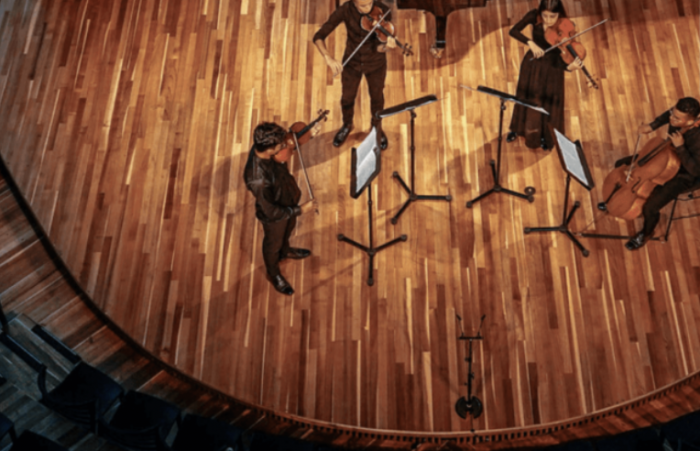 Concierto de cuerdas y piano en Teatro del Lago