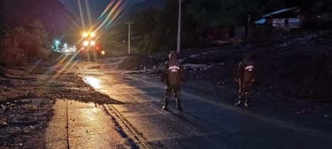 Alud de barro y piedras afectó camino hacia Argentina