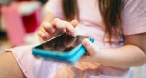 Cómo funciona el proyecto de ley que busca prohibir uso de redes sociales a menores de 16 años