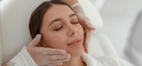 Cómo las mujeres pueden cuidar su piel y salud mental al retomar trabajo, maternidad y hogar