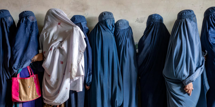 Nuevo Código Penal del Talibán reduce derechos de las mujeres y normaliza la violencia doméstica